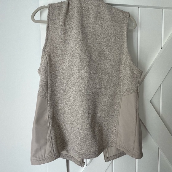 Faded Glory Women's Light Gray Sherpa Collar Vest - Picture 6 of 6